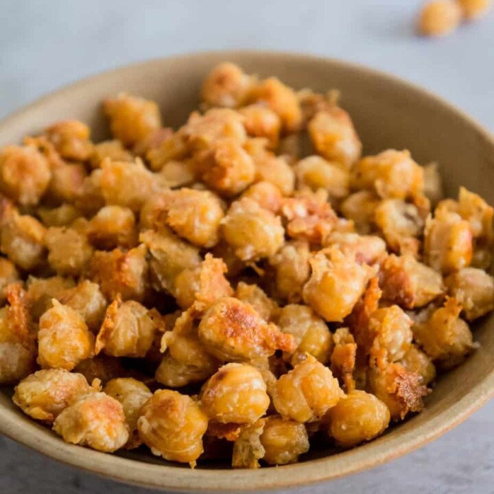 HEALTHY ROASTED CHICKPEAS SNACK