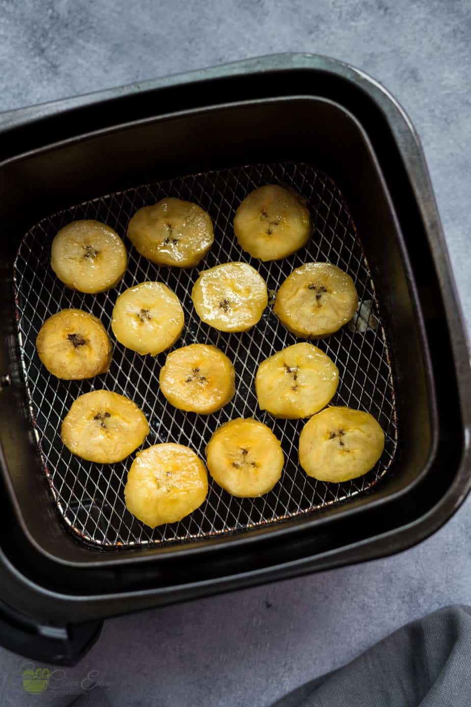plantains slices in one single layer to be fried in the air fryer.