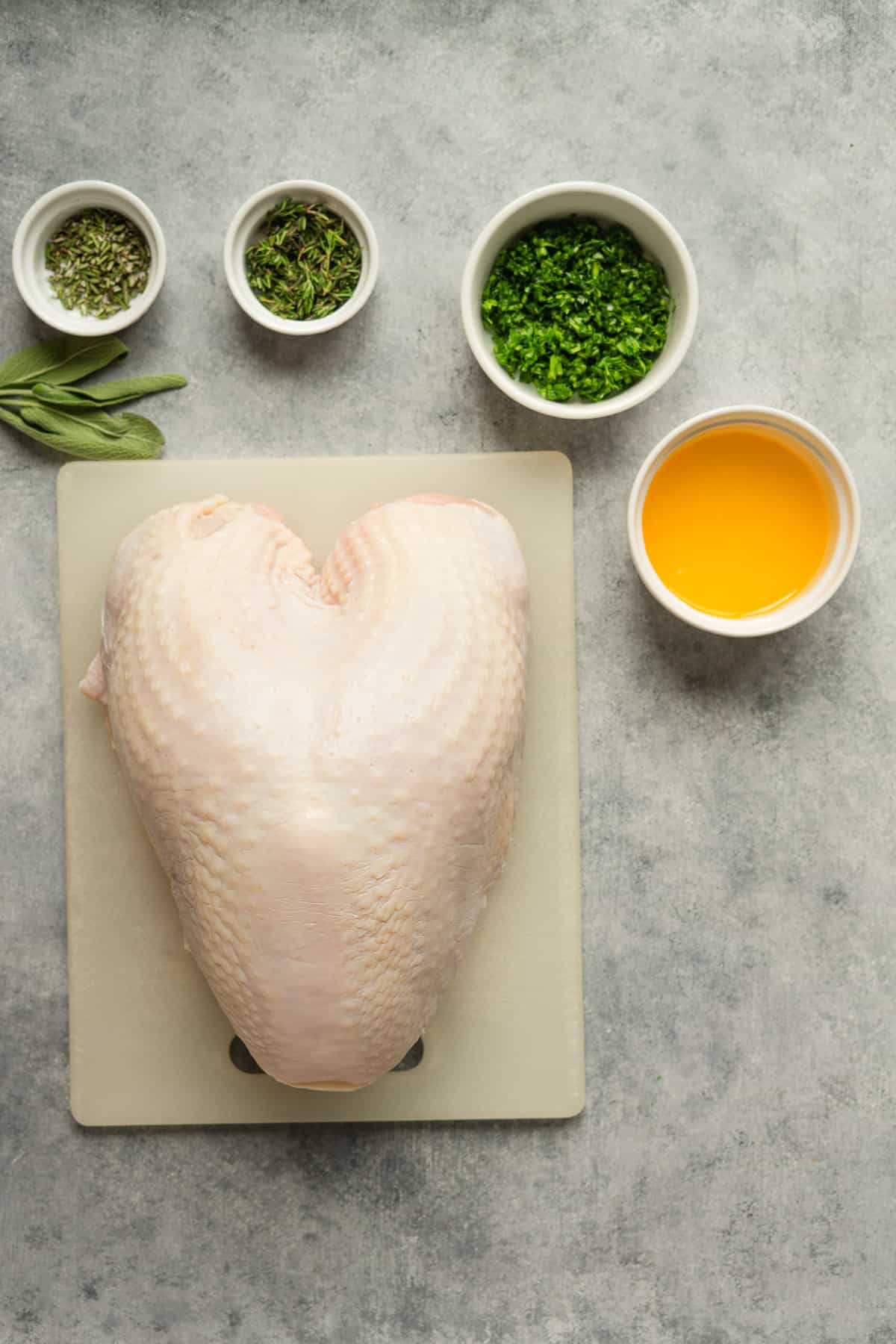 Ingredients to make turkey breast in the air fryer.