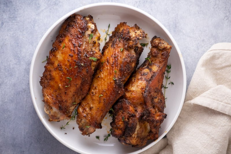 Crispy turkey wings skin serve in a bowl. 